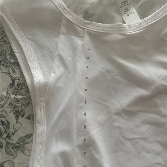 Lululemon Athletica White Mesh Detail Top - Picture 3 of 5